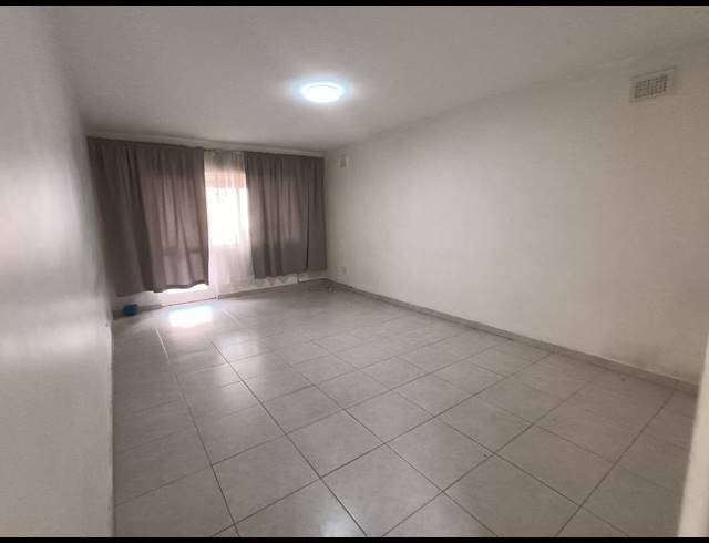 1 BEDROOM FLAT TO LET IN MORNINGSIDE